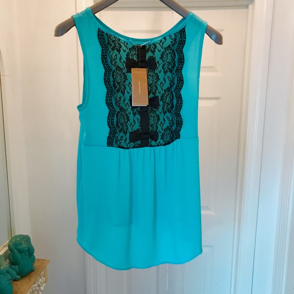 NWT BLUE LACED BACK
